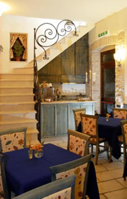 カステル・ディ・サングロ Il Postale Bed & Breakfast エクステリア 写真